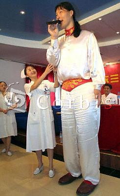 tallest woman Яо Дефень - 235 cm