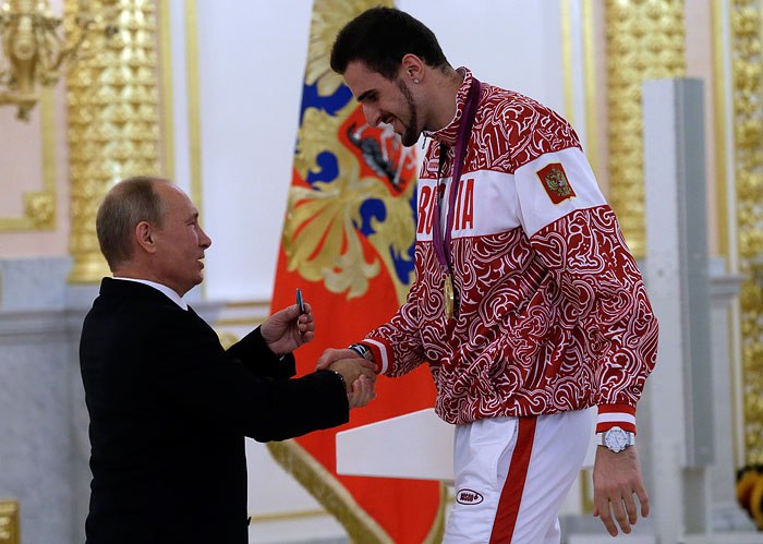 волейболист Александр Волков и президент России Владимир Путин